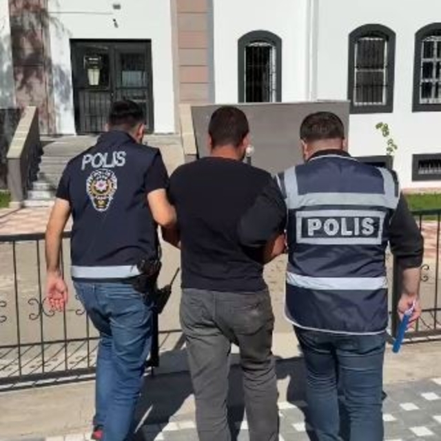 Firari hükümlü Sivas'ta yakayı ele verdi
