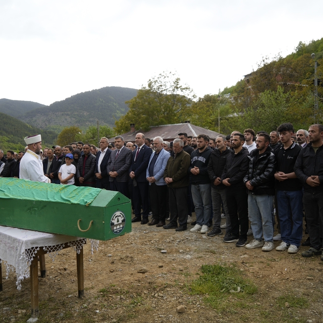 Gümüşhane'de öldürülen genç kadın son yolculuğuna uğurlandı
6 aylık bebeğin...