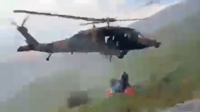 Malatya'da dağlık alanda kalp krizi geçiren vatandaş askeri helikopterle kurtarıldı
