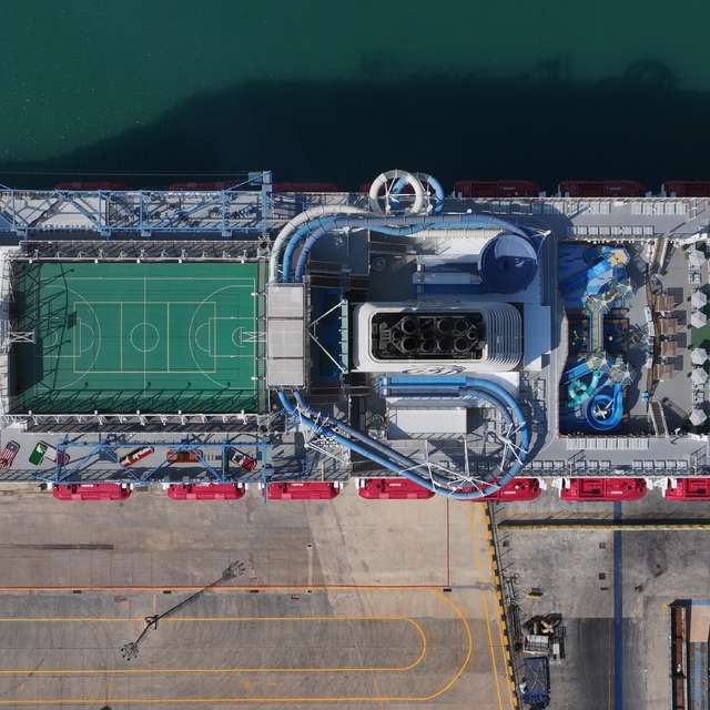 Malta bayraklı Aroya Cruise, Antalya Limanı'na demirledi