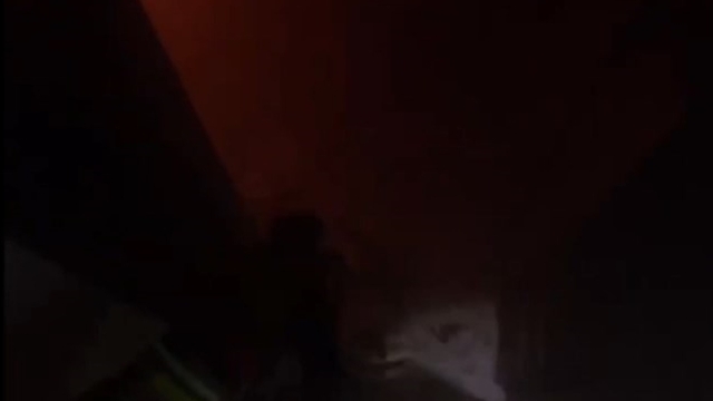Evin çocuk odasında çıkan yangında 1 kişi dumandan etkilendi (2)