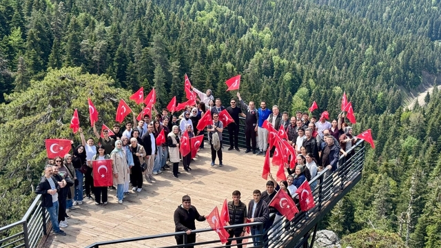 Kastamonu'da gençlik yürüyüşü: Doğanın tadını çıkardılar