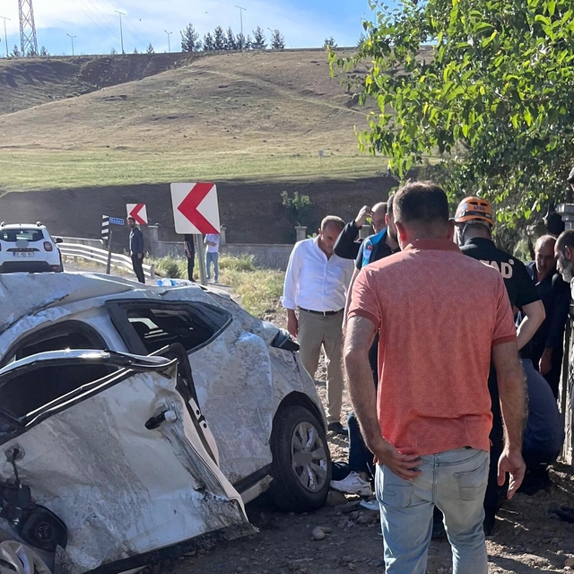 Siirt'te tır ile otomobil çarpıştı: 4 yaralı