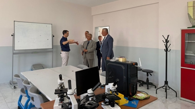 Balıkesir Milli Eğitim Müdürü Kal, Burhaniye'de okulları ziyaret etti