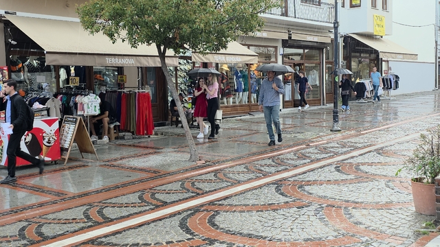 Edirne'de vatandaşlar yağmurun tadını çıkardı