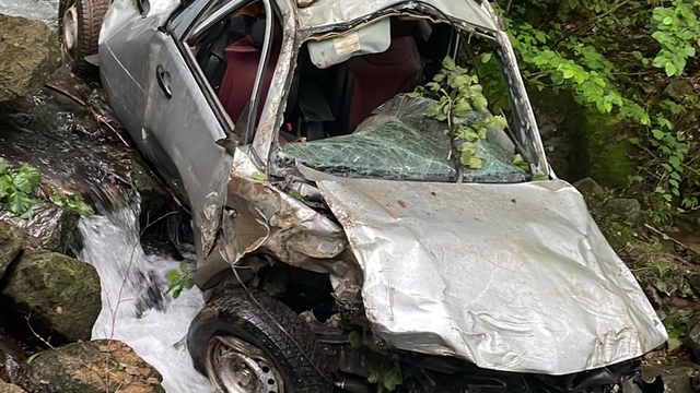Ordu'da dereye yuvarlanan kamyonetteki 1 kişi öldü, 1 kişi yaralandı