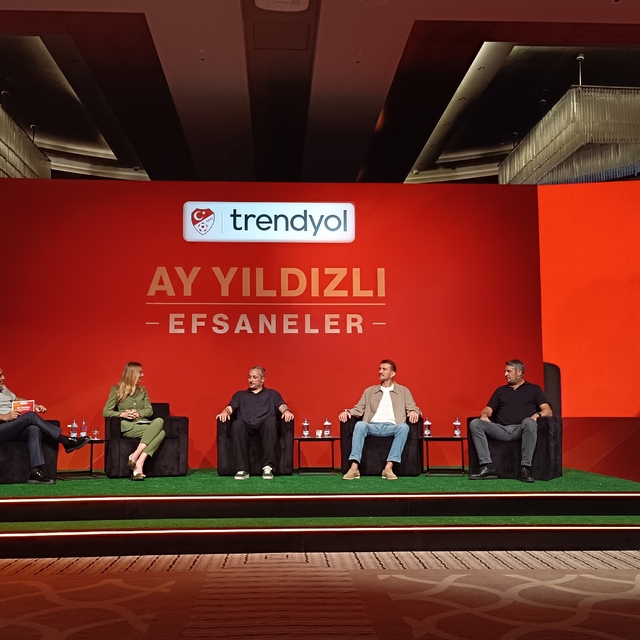 A Milli Takım'ın eski yıldızları Dünya Kupası anılarını anlattı, gençlere t...
