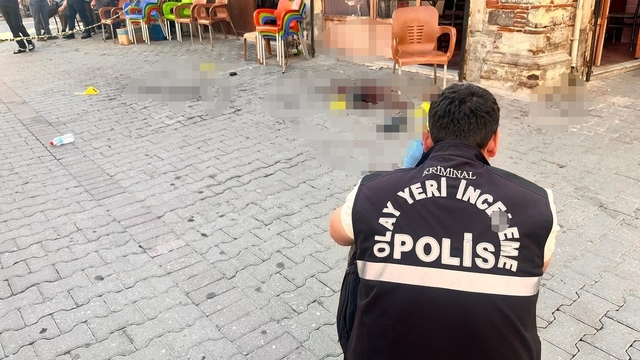Manisa'da pompalı tüfekli saldırıda 2 kişi yaralandı; o anlar kamerada