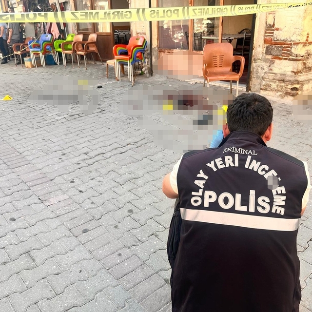 Manisa'da pompalı tüfekli saldırıda 2 kişi yaralandı; o anlar kamerada