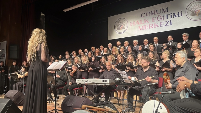 Çorum'da Türk sanat müziği ve Türk halk müziği konseri sanatseverleri mest etti
