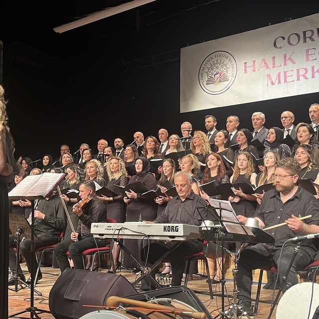 Çorum'da Türk sanat müziği ve Türk halk müziği konseri sanatseverleri mest...