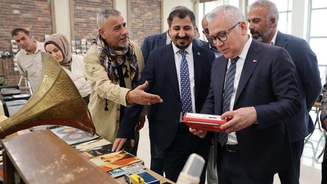 Sivas Valisi Şimşek "Kızılırmak'tan Sumud'a Bir Yol Sergisi"ni gezdi