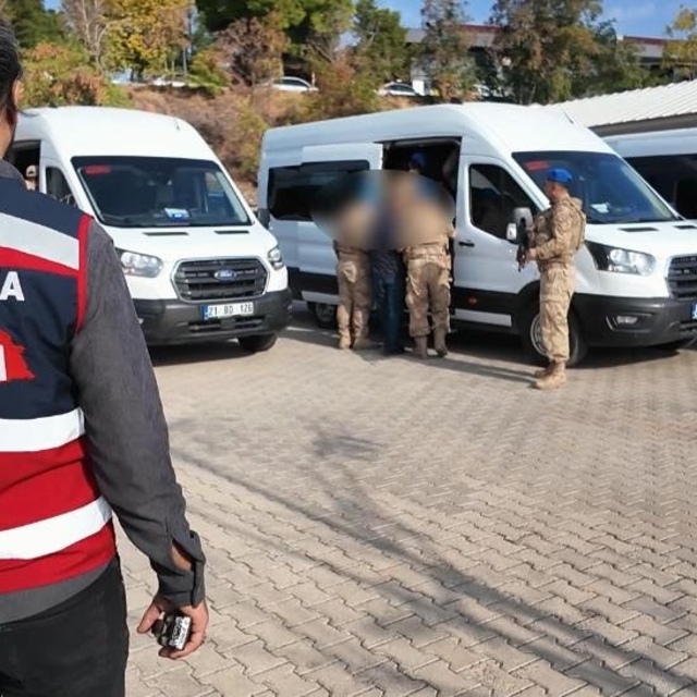 Diyarbakır'da uyuşturucu operasyonu: 18 gözaltı, 15 milyar lira değerindeki...