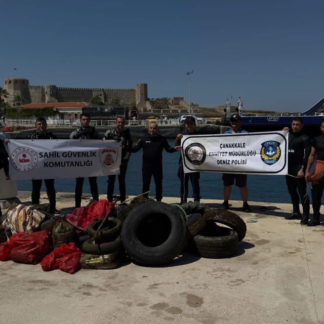 Bozcaada Limanı'nda deniz dibi temizliği  gerçekleştirildi
