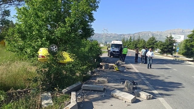 Takla atan otomobilden sürücü yaralı kurtuldu