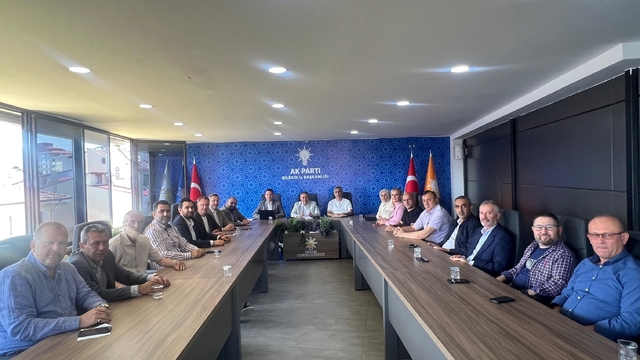 AK Parti'de yol haritası masaya yatırıldı