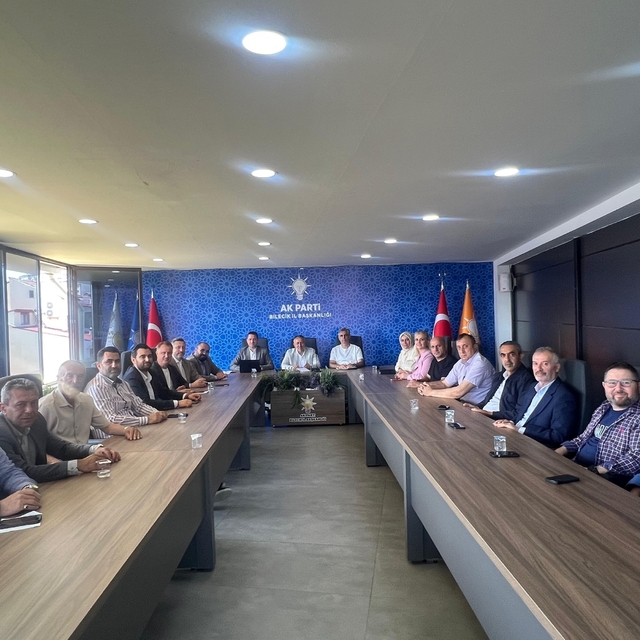 AK Parti'de yol haritası masaya yatırıldı