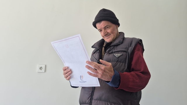 Evsiz kalan engelli vatandaş 6 aylık mücadelesinin ardından evine kavuştu
Şarhöyük Mahalle Muhtarı Ayşe Yılmaz, engelli İzzet Işık için hukuki engelleri aşarak evi satın aldı
Muhtar Ayşe Yılmaz: "İmkansızı başarmaya çalıştım ve başardım"