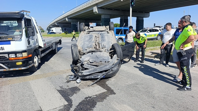 Ters dönen araçtan burnu bile kanamadan çıktı
Kaldırıma çarptı, yolda ters döndü