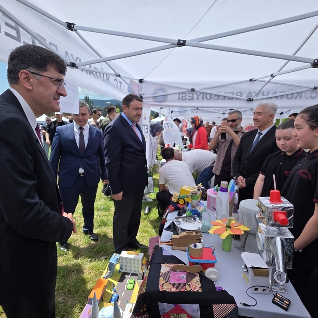 Ahteri İmam Hatip Ortaokulunun geri dönüşüm projeleri sergilendi