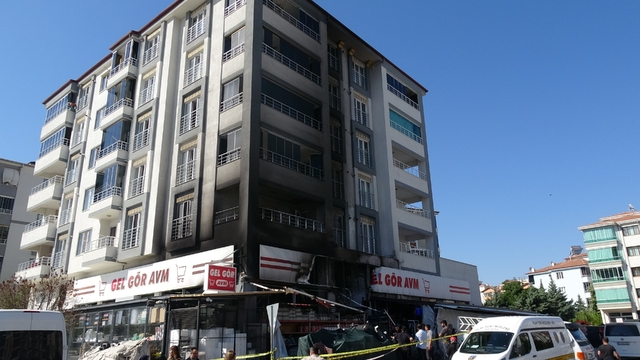 Malatya'da AVM'de çıkan yangın korkuttu