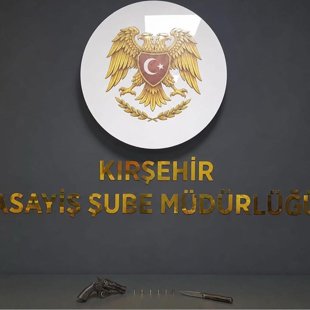 Kırşehir'de denetimlerde silah ve kesici alet ele geçirildi