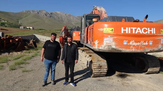 Gasp edildiğini iddia ettikleri 40 milyonluk iş makinelerini dağın başında buldular