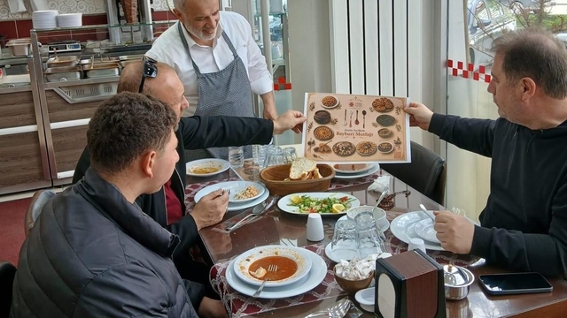 Bayburt'ta lokantalara yöresel lezzetleri tanıtan servis materyalleri dağıtıldı