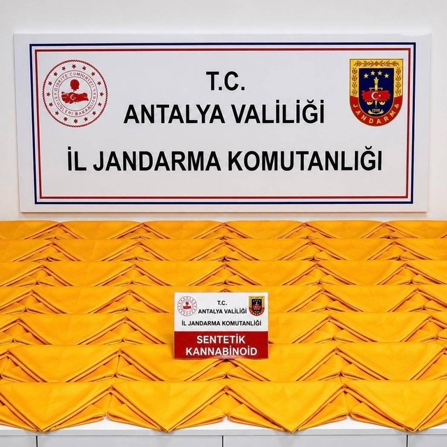 Alanya'da otel odasında 537 bin 600 kullanımlık uyuşturucu madde ele geçiri...