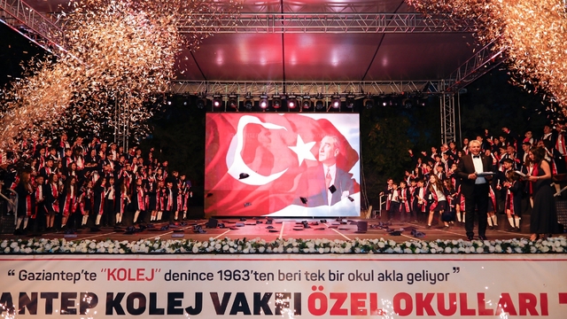 GKV Özel İlkokulu'nda kep heyecanı ve mezuniyet gururu
