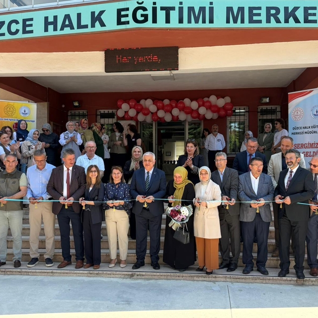 13 bin 400 kursiyer katıldı
Düzce Halk Eğitimi Merkezi yıl sonu sergisi açı...