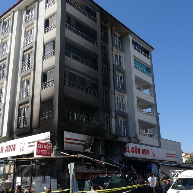 Malatya'da AVM'de çıkan yangın korkuttu