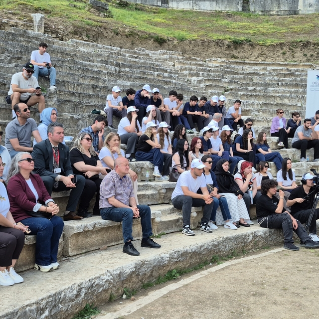 Antik tiyatroda gladyatör izleri
Tüneldeki kalkan motifi sırrı çözdü