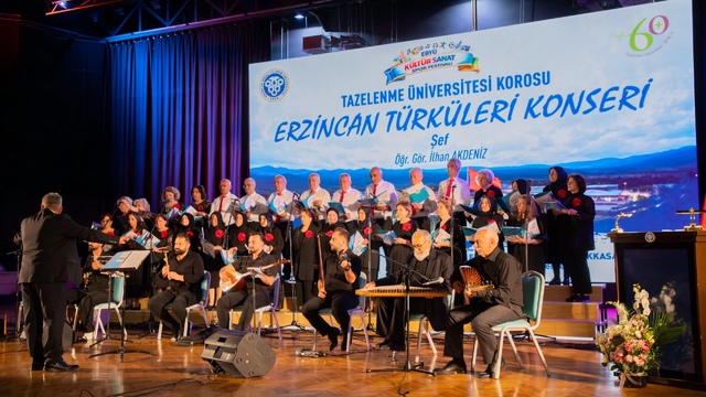 Tazelenme Üniversitesi Korosundan "Erzincan Türküleri" konseri