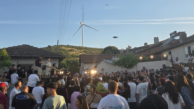 Dünyaca ünlü DJ Mahmut Orhan köyünde konser verdi
