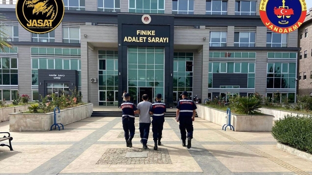 Antalya'da hakkında 21 yılı aşkın hapis cezası bulunan hükümlü yakalandı