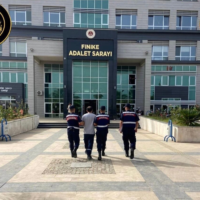 Antalya'da hakkında 21 yılı aşkın hapis cezası bulunan hükümlü yakalandı