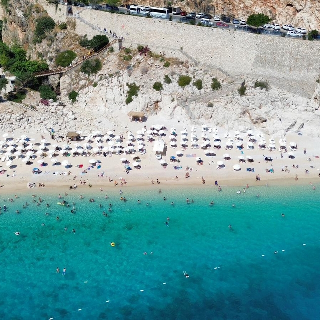 Antalya'daki Kaputaş Plajı'nda "Dumansız Sahil" uygulaması başladı