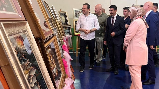 Hayrabolu'da el emeği göz nuru eserler sergilendi