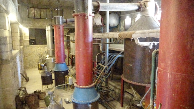 Isparta'da 1950'lerden kalan gül yağı fabrikası binlerce ziyaretçiyi ağırlıyor
Bir zamanlar gül yağı üretiliyordu, şimdi binlerce kişi ziyaret ediyor
Üretim durdu, ilgi bitmedi: Tarihi fabrikaya yoğun ziyaret