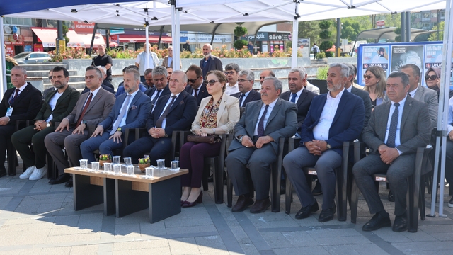 Elazığ'da "Hayat Boyu Öğrenme Şenliği" yoğun katılımla başladı
