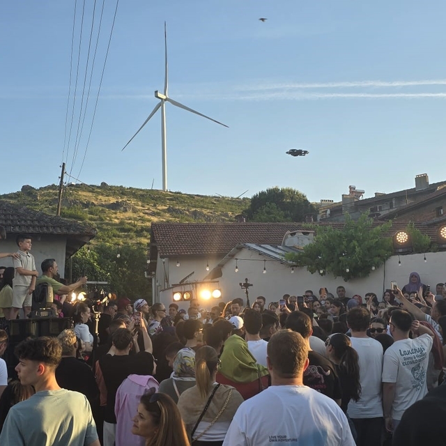 Dünyaca ünlü DJ Mahmut Orhan köyünde konser verdi
