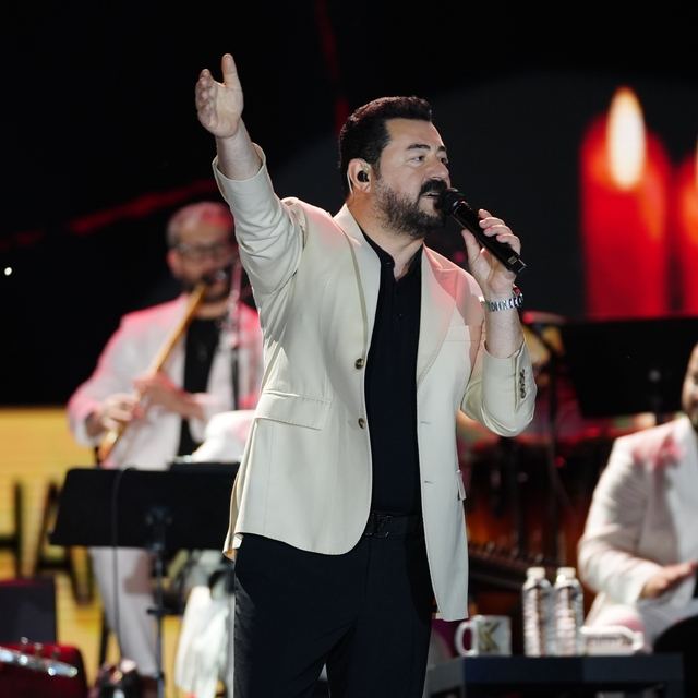 Serkan Kaya'dan Manisa'da muhteşem konser
Serkan Kaya yeni şarkısını ilk ke...