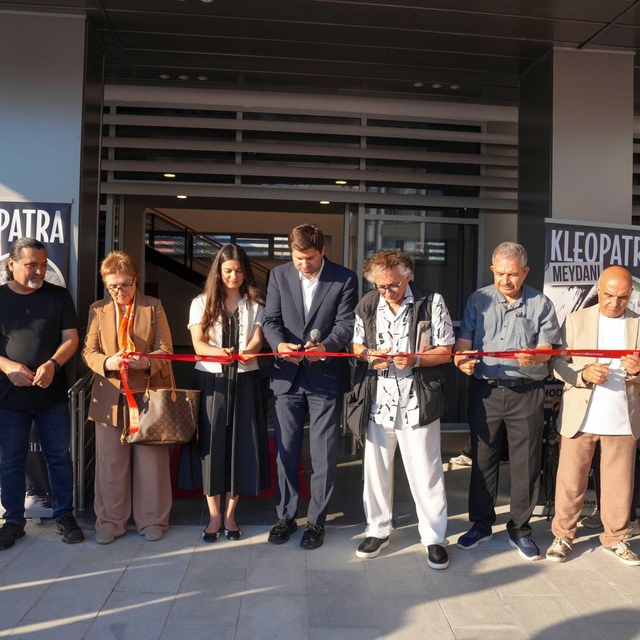 Tarsus'ta tarih ve sanatın buluşma noktası Kleopatra Meydanı açıldı