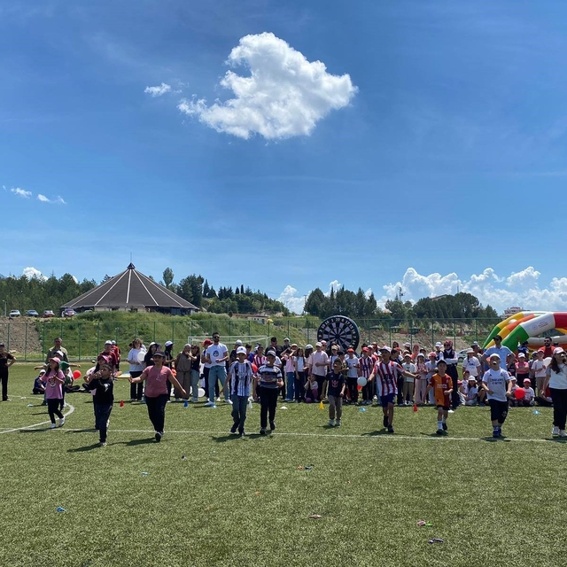 Şaphane'de çocuk oyunları ve uçurtma şenliği coşkusu