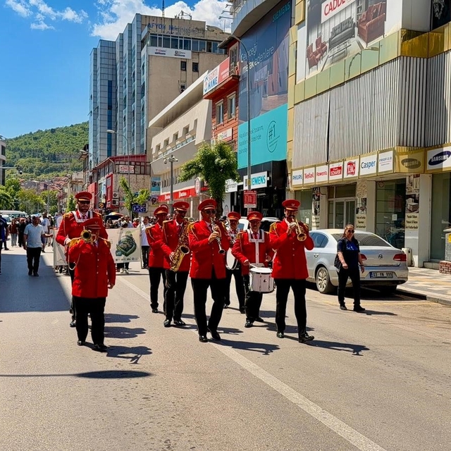 Afyonkarahisar'da çevre için yürüdüler