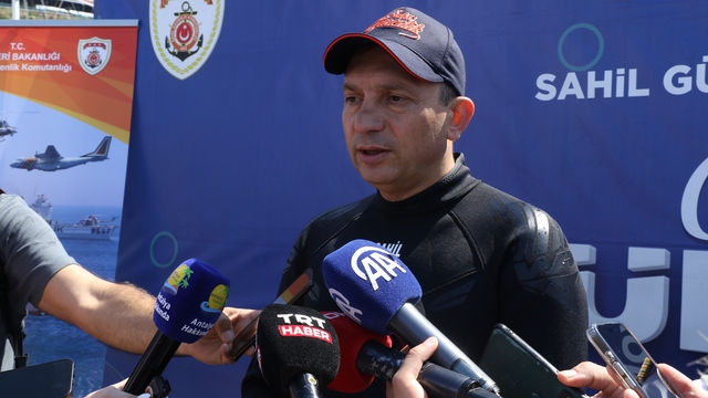 Antalya'da 'dumansız plaj' uygulaması hayata geçiyor
Antalya Valisi Şahin:
"Kültür ve Turizm Bakanlığı'na bağlı halk plajlarında da hayata geçirilecek. Bakanlığa bağlı 15 halk plajının ilk etapta 3'ünde uygulama başlayacak"
"Hedefimiz Konyaaltı sahillerinin tamamında dumansız hava sahası oluşturmak"