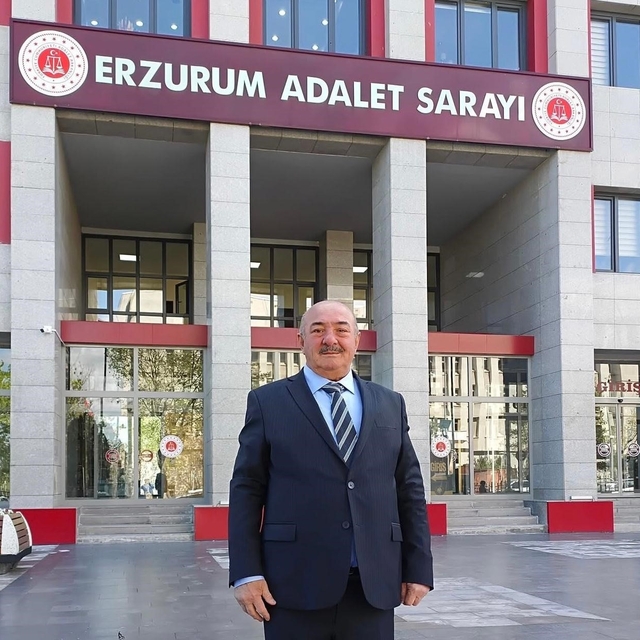 Erzurum Adliyesi'nde vefa dolu veda: 45 yıllık hizmetin ardından emekliye a...