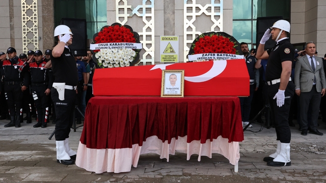 Kanser nedeniyle hayatını kaybeden polis memuru son yolculuğuna uğurlandı