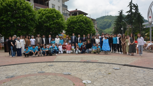 Ordu'da öğrenciler önce yarıştı, sonra hayırda buluştu